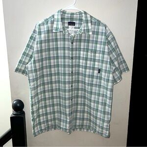 Patagonia Men’s Green Plaid Seersucker Puckerware Camp Shirt - Size Large
